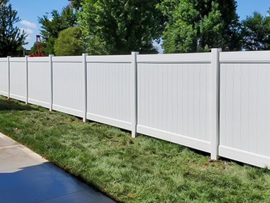 Vinyl fence contractor