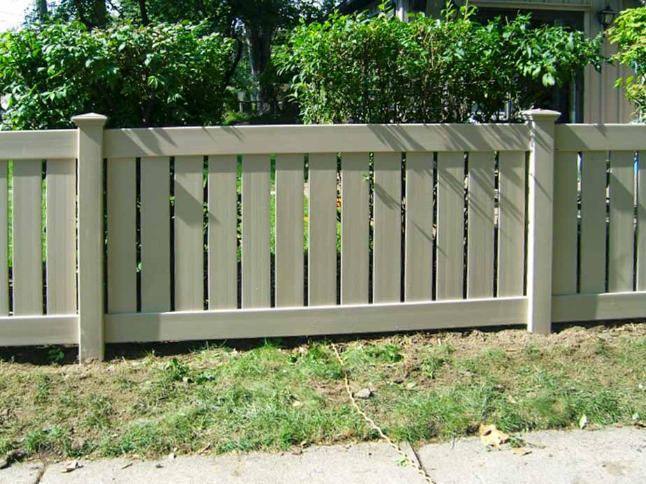 Royal Oak Michigan vinyl privacy fencing